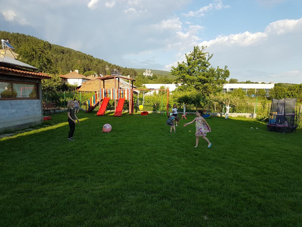 Sharkov Family Hotel Ognyanovo  Buitenkant foto