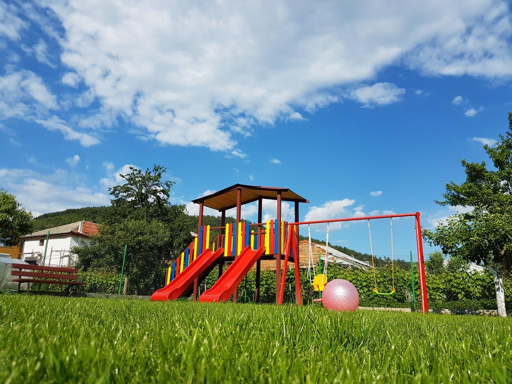 Sharkov Family Hotel Ognyanovo  Buitenkant foto